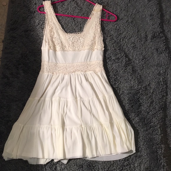 Beautiful dress - Picture 5 of 5